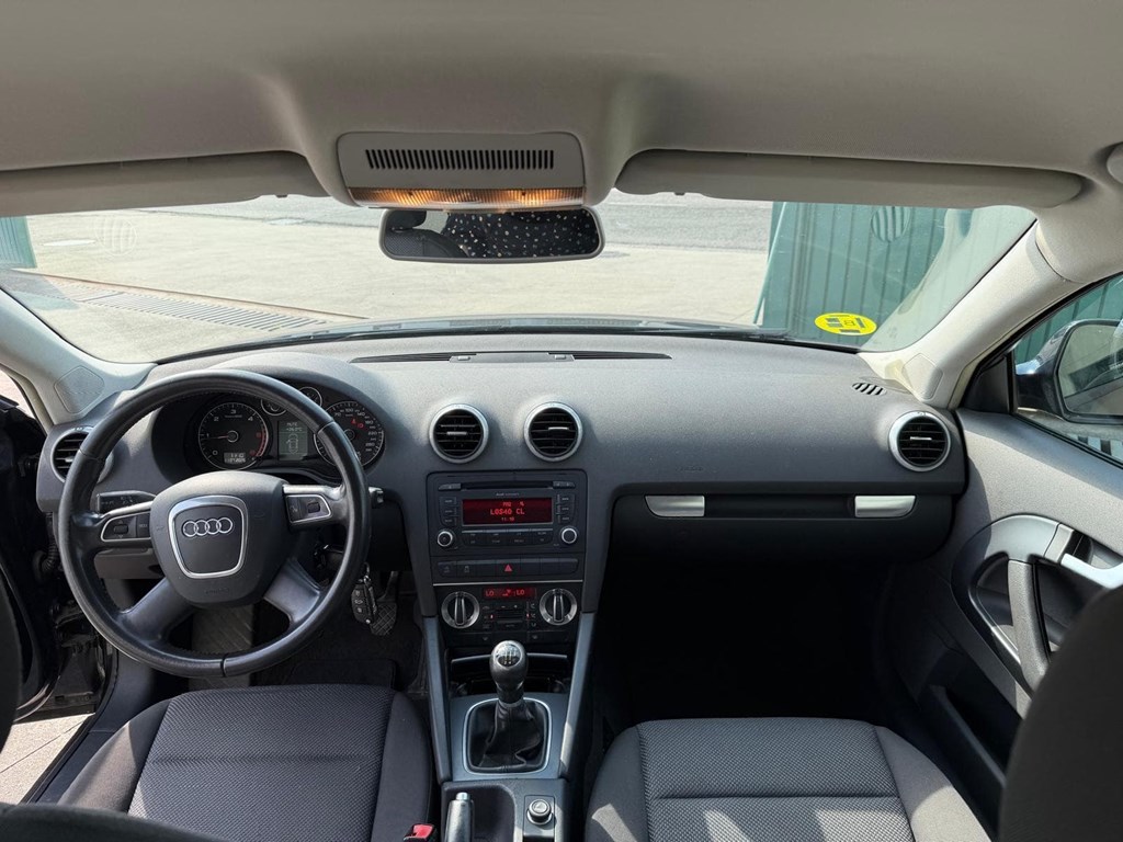 Foto 12 AUDI A3 1,6TDI 105cV 3 puertas