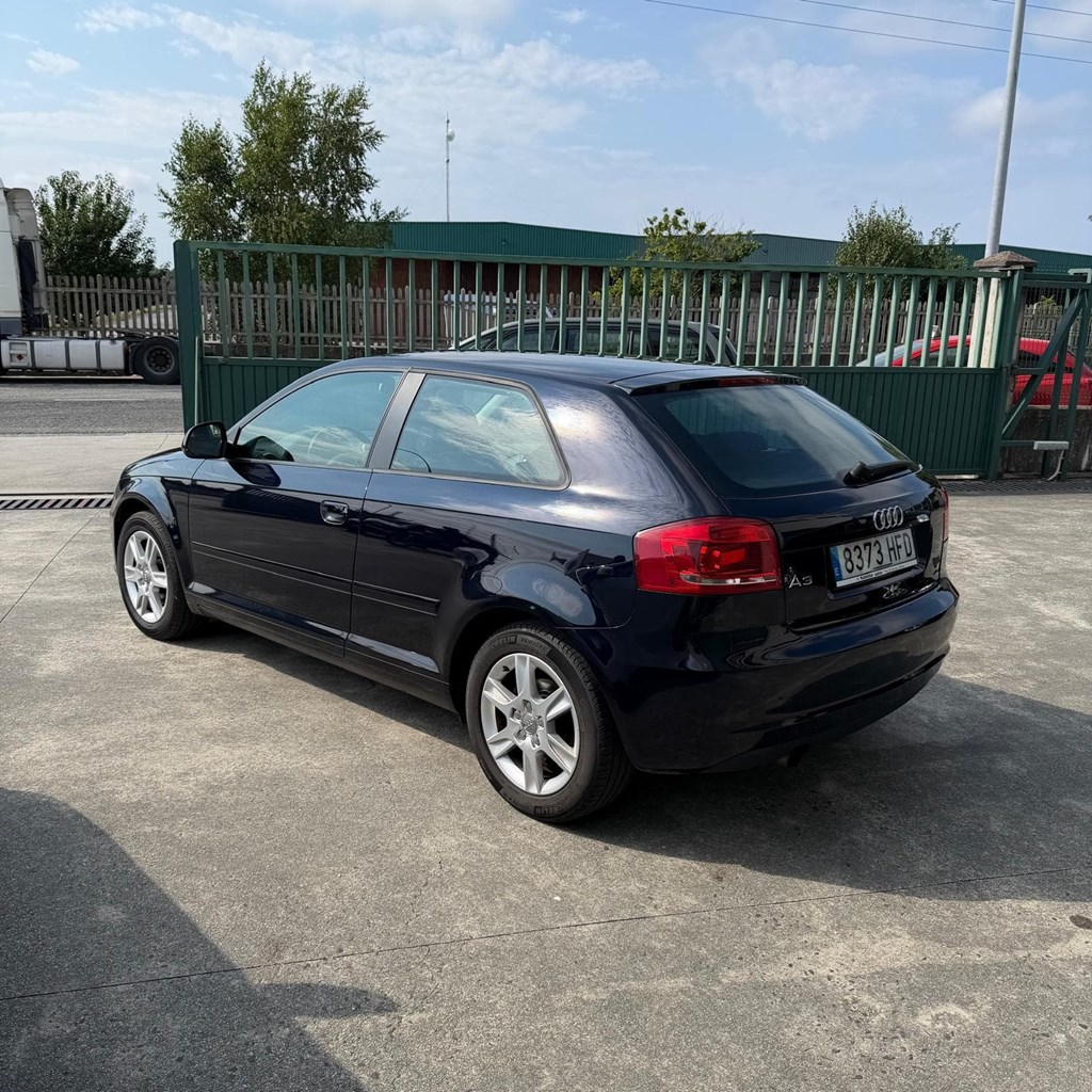 Foto 4 AUDI A3 1,6TDI 105cV 3 puertas