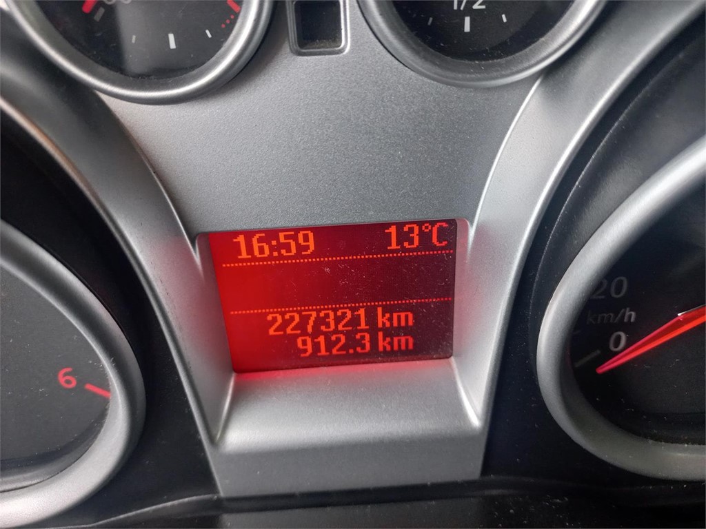 Foto 8 FORD FOCUS 1,6TDci 110cv 5p