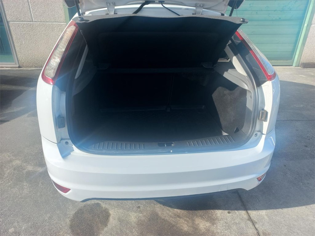 Foto 6 FORD FOCUS 1,6TDci 90cv 3 puertas