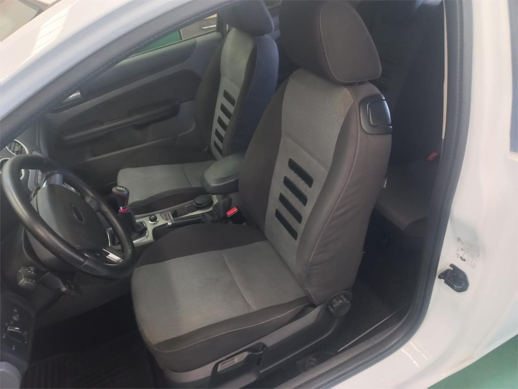 Foto 8 FORD FOCUS 1,6TDci 90cv 3 puertas