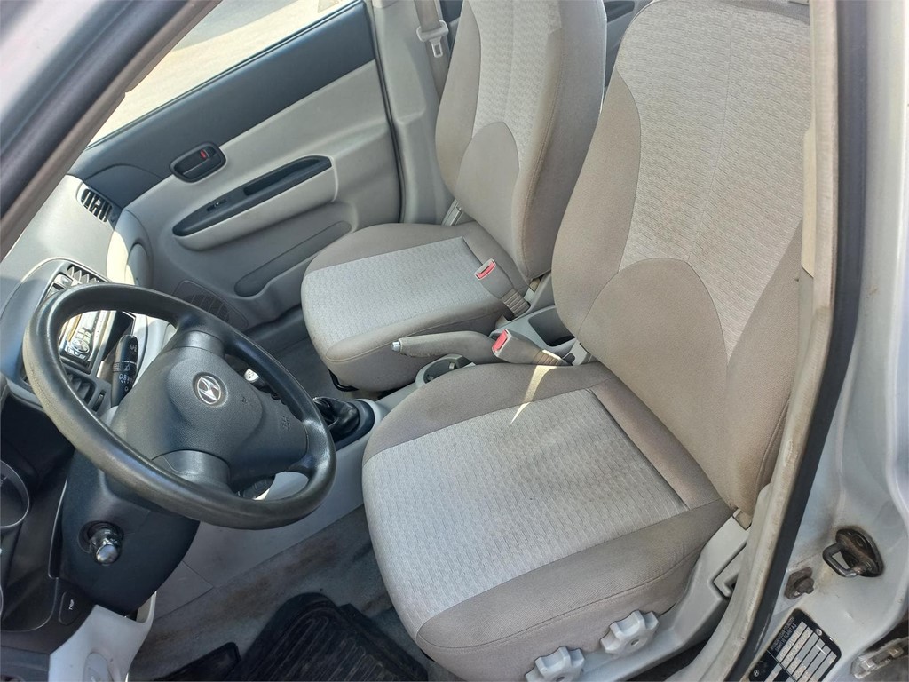 Foto 5 HYUNDAI ACCENT 1,5CRdi 110cv 4puertas