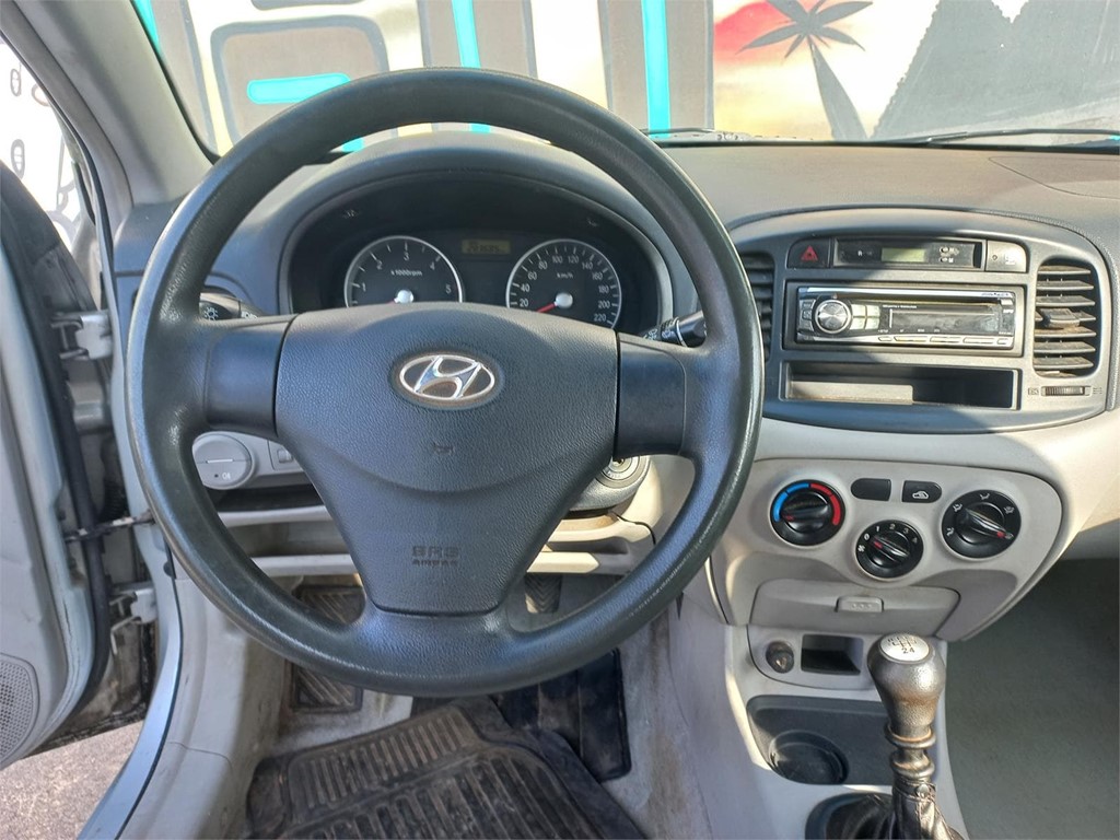 Foto 7 HYUNDAI ACCENT 1,5CRdi 110cv 4puertas