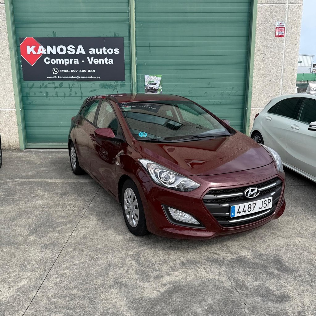 Foto 1 HYUNDAI i30 1,4CRdI 90cv 5puertas