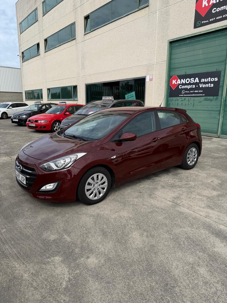 Foto 3 HYUNDAI i30 1,4CRdI 90cv 5puertas