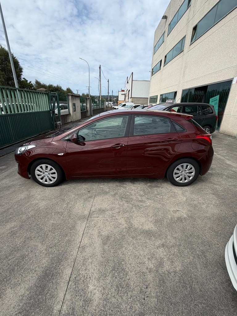 Foto 4 HYUNDAI i30 1,4CRdI 90cv 5puertas