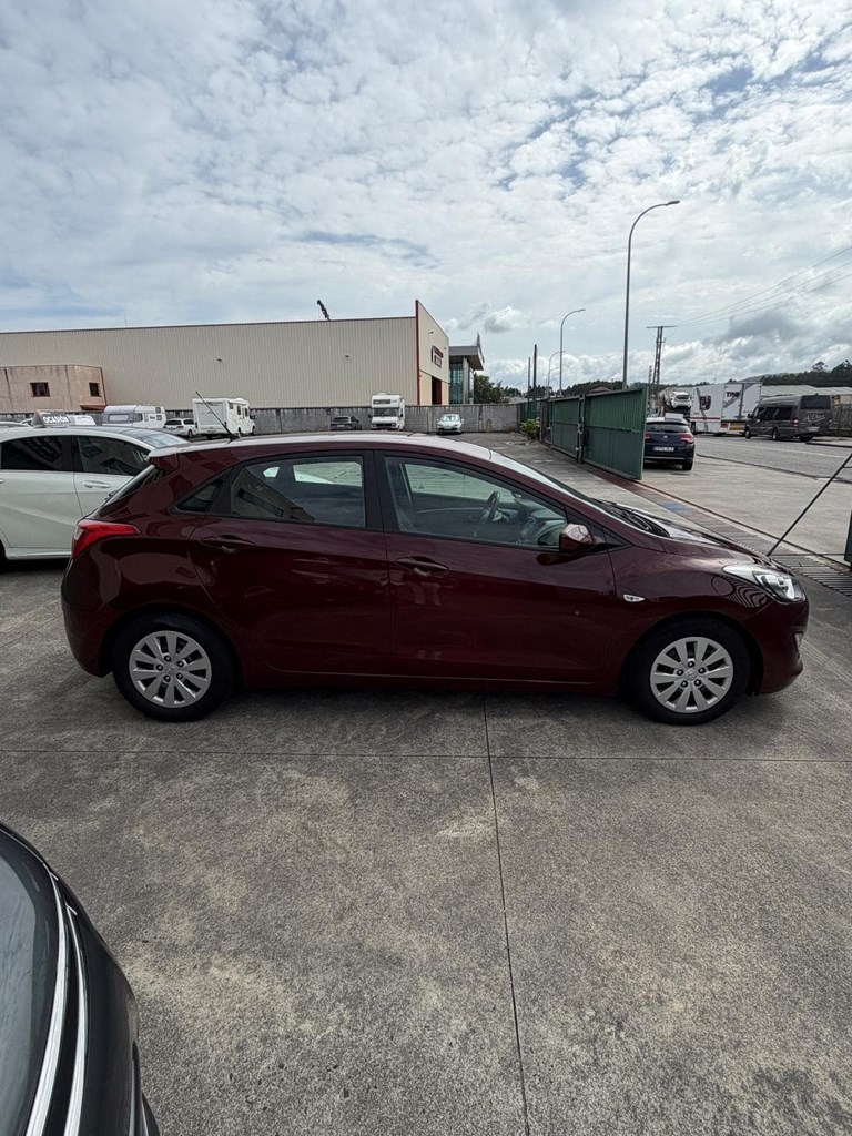 Foto 5 HYUNDAI i30 1,4CRdI 90cv 5puertas