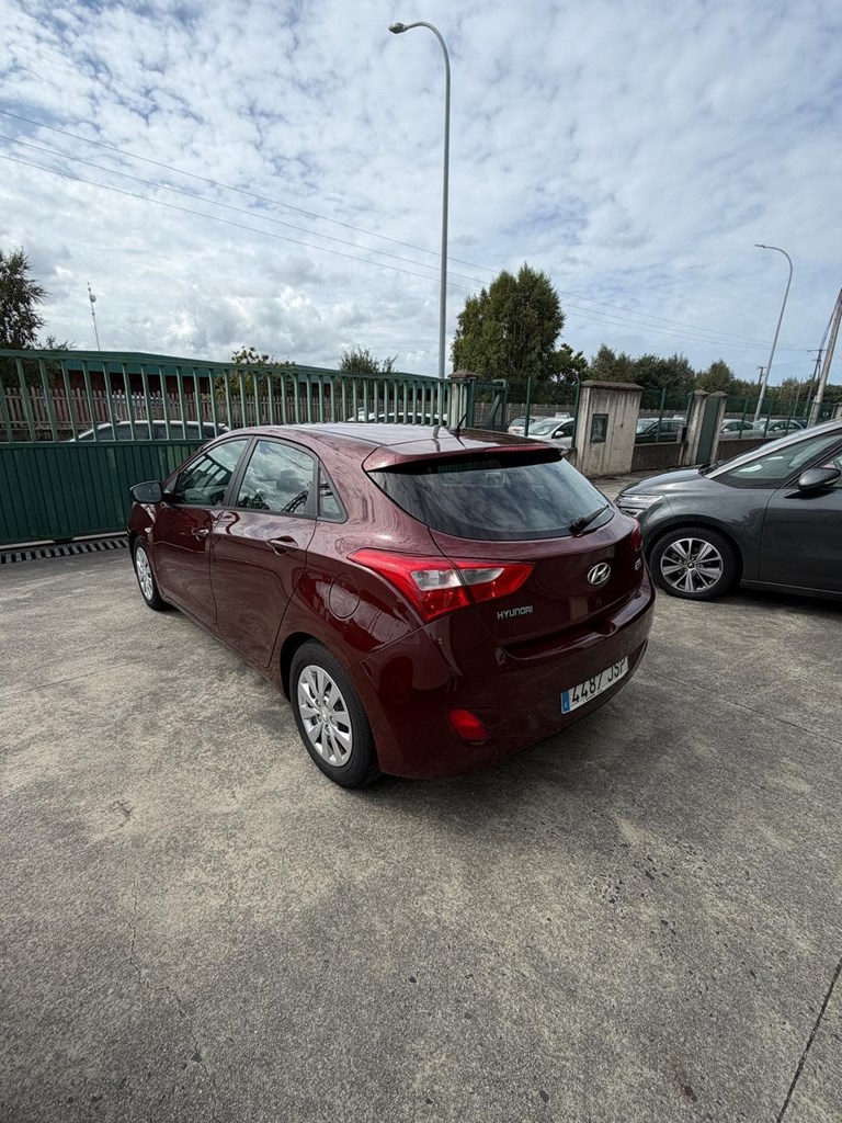 Foto 6 HYUNDAI i30 1,4CRdI 90cv 5puertas