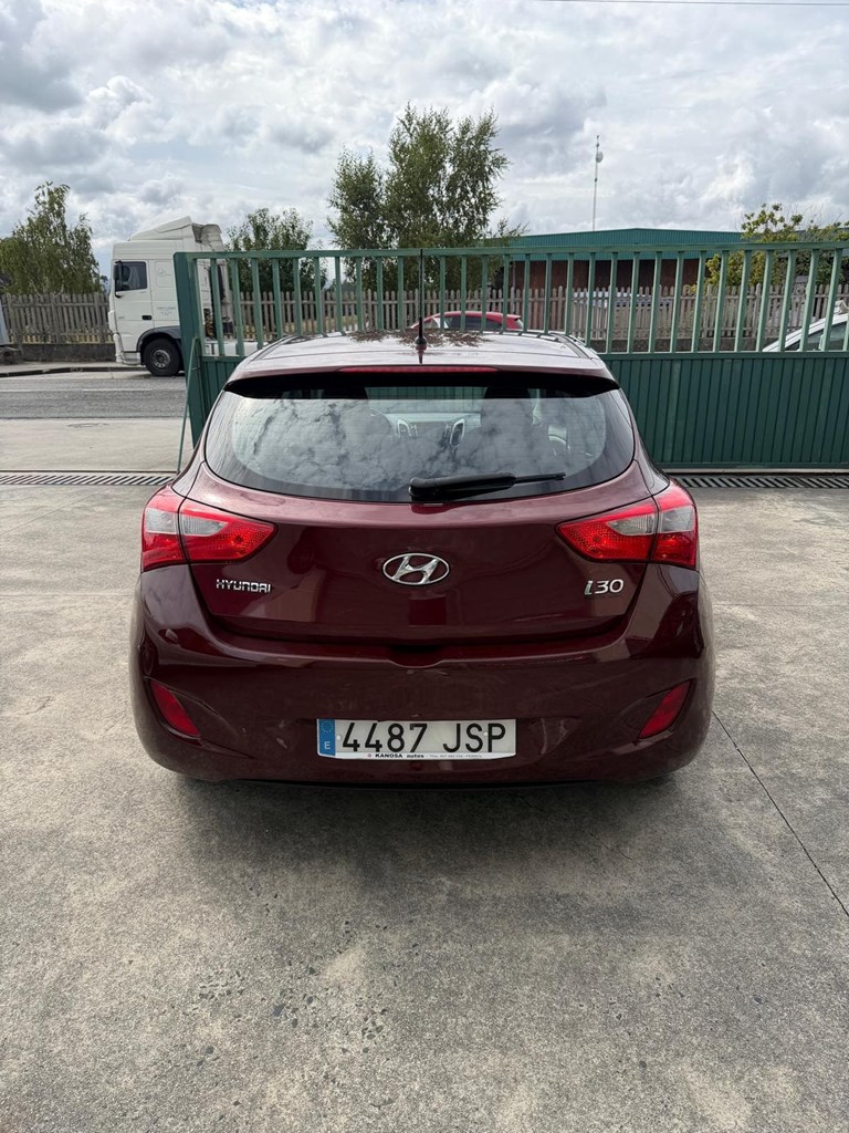 Foto 7 HYUNDAI i30 1,4CRdI 90cv 5puertas