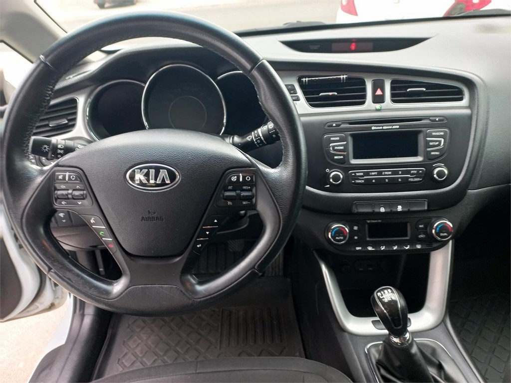 Foto 7 KIA CEED SW 1,6CRdi 128cv Drive