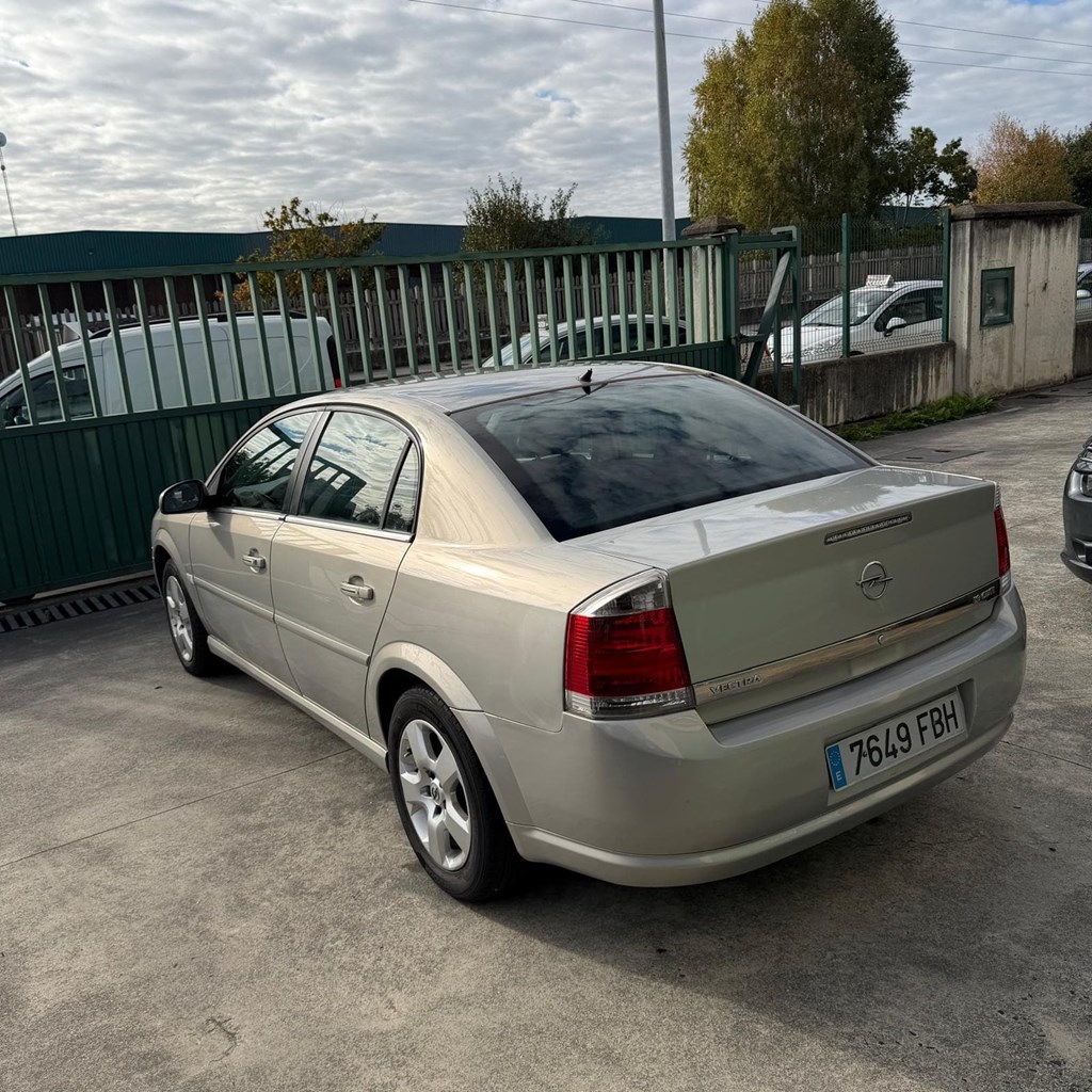 Foto 4 OPEL VECTRA 1,9CDti 150cv AUTOMATICO 4p