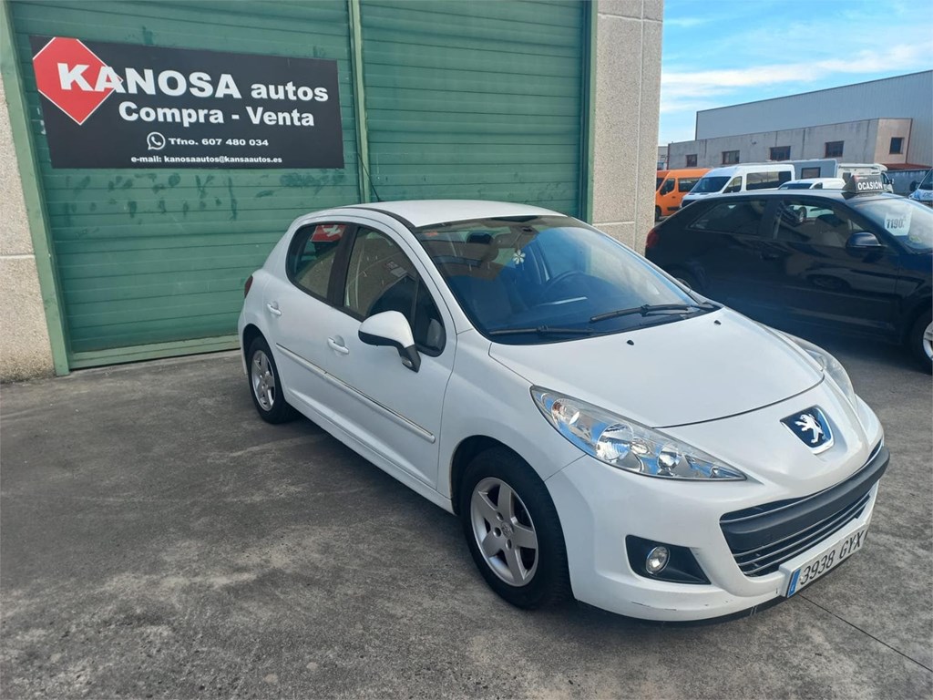 Foto 1 PEUGEOT 207 1,4-VTI 95cv 5 puertas