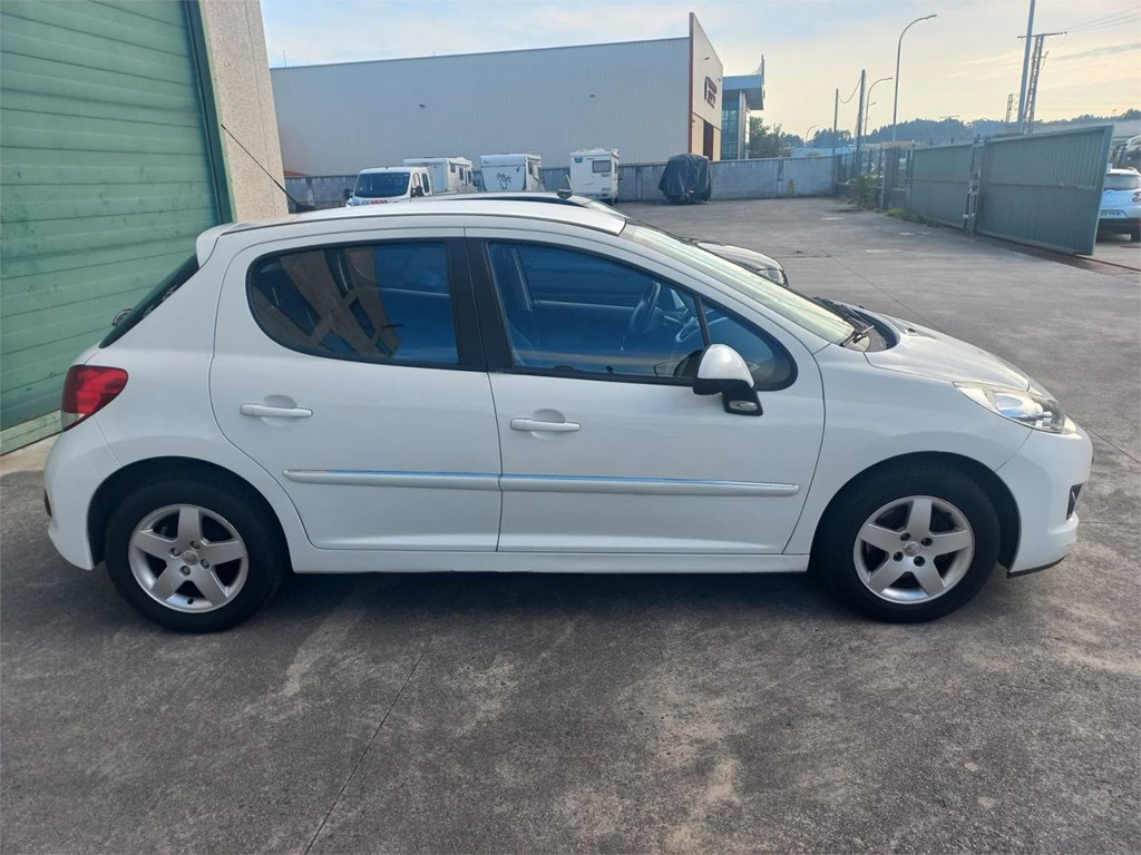 Foto 4 PEUGEOT 207 1,4-VTI 95cv 5 puertas