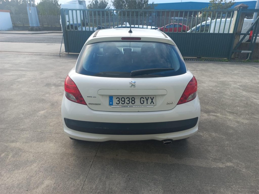 Foto 6 PEUGEOT 207 1,4-VTI 95cv 5 puertas