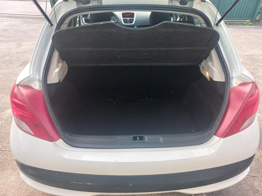 Foto 7 PEUGEOT 207 1,4-VTI 95cv 5 puertas