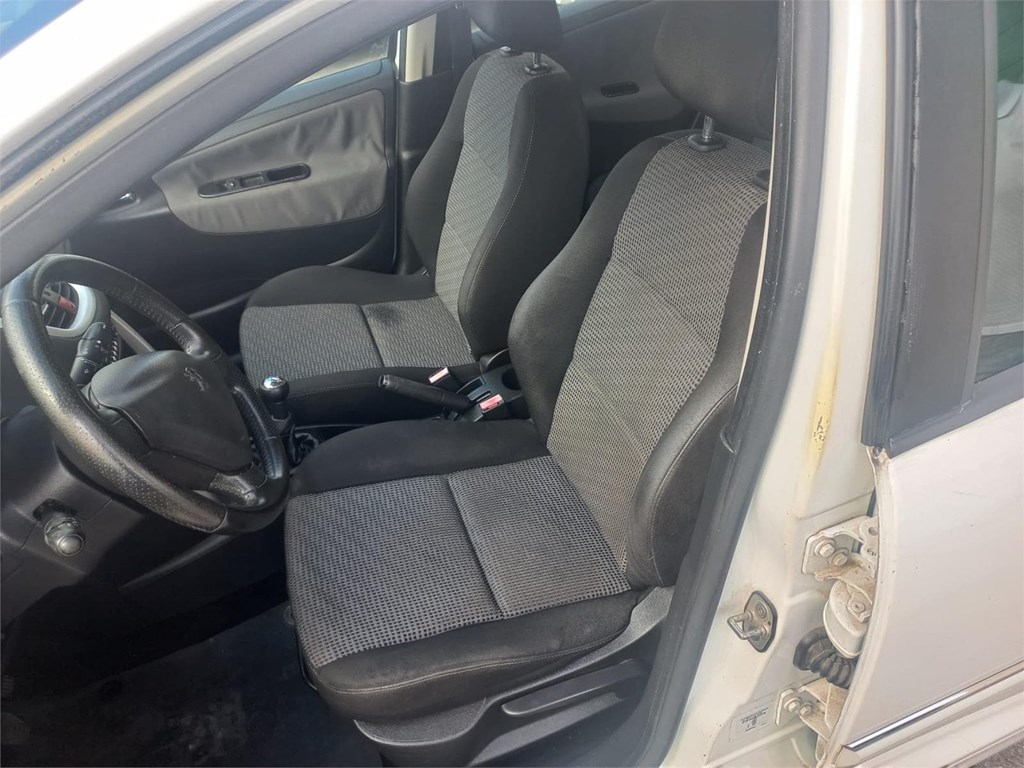 Foto 8 PEUGEOT 207 1,4-VTI 95cv 5 puertas