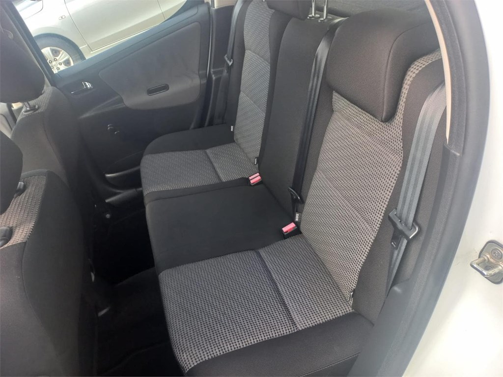 Foto 9 PEUGEOT 207 1,4-VTI 95cv 5 puertas