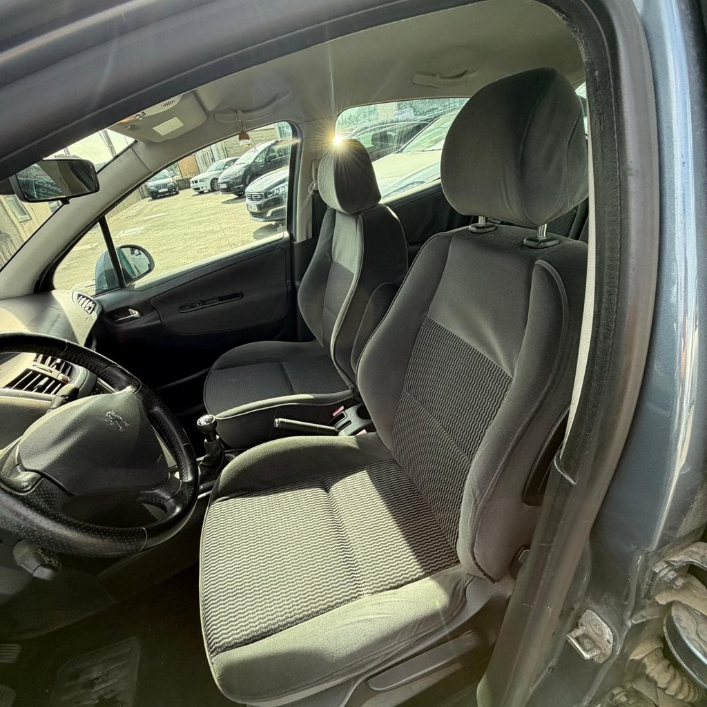 Foto 10 PEUGEOT 207 1,6HDIN 110 5p