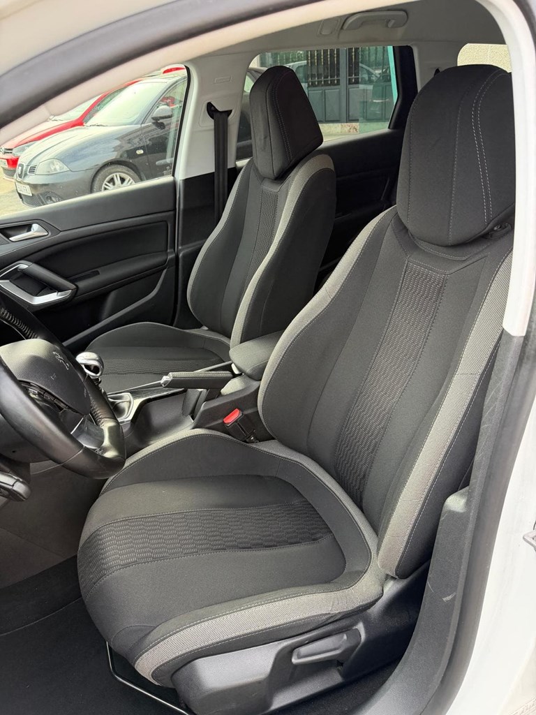 Foto 10 PEUGEOT 308SW 1,6 eHDI 120cv 6 vel.
