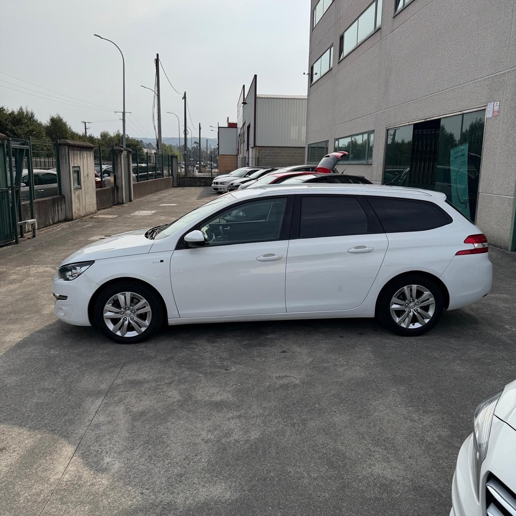 Foto 5 PEUGEOT 308SW 1,6 eHDI 120cv 6 vel.