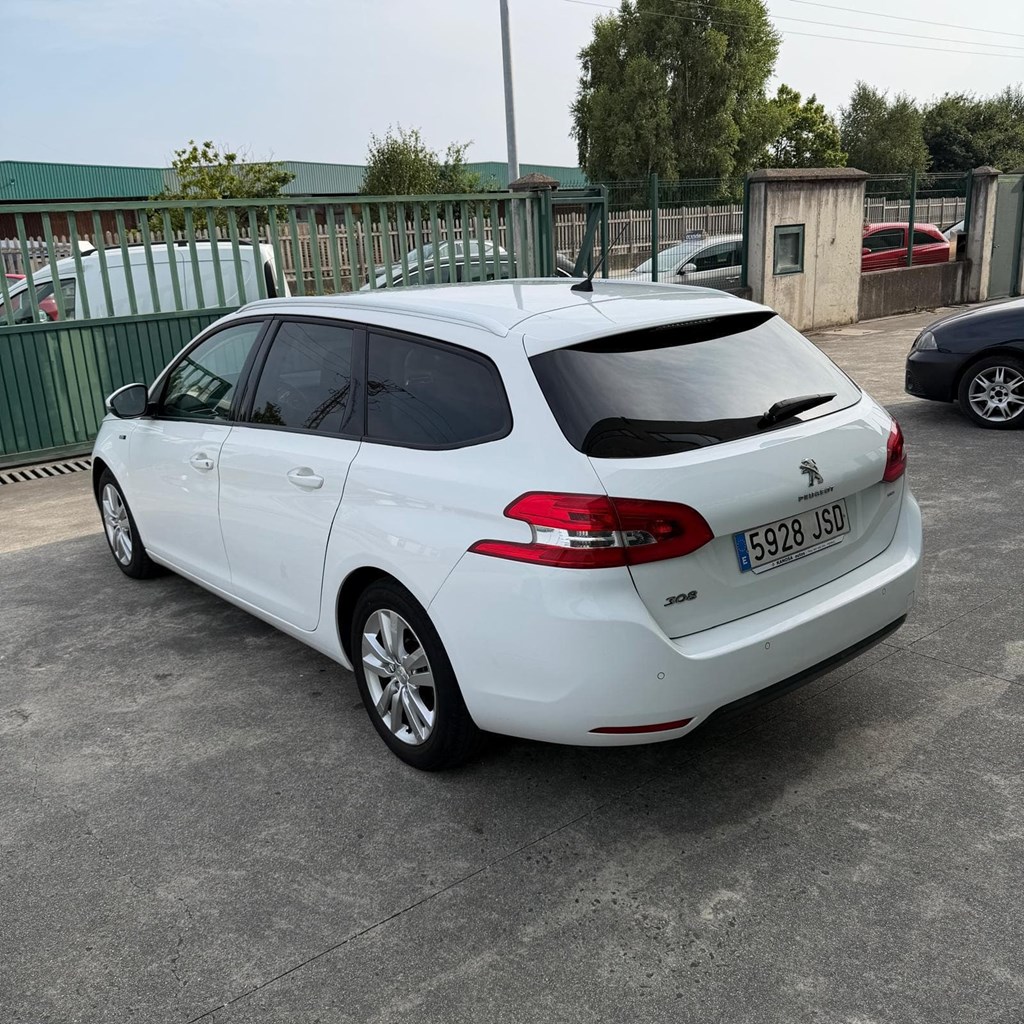 Foto 6 PEUGEOT 308SW 1,6 eHDI 120cv 6 vel.