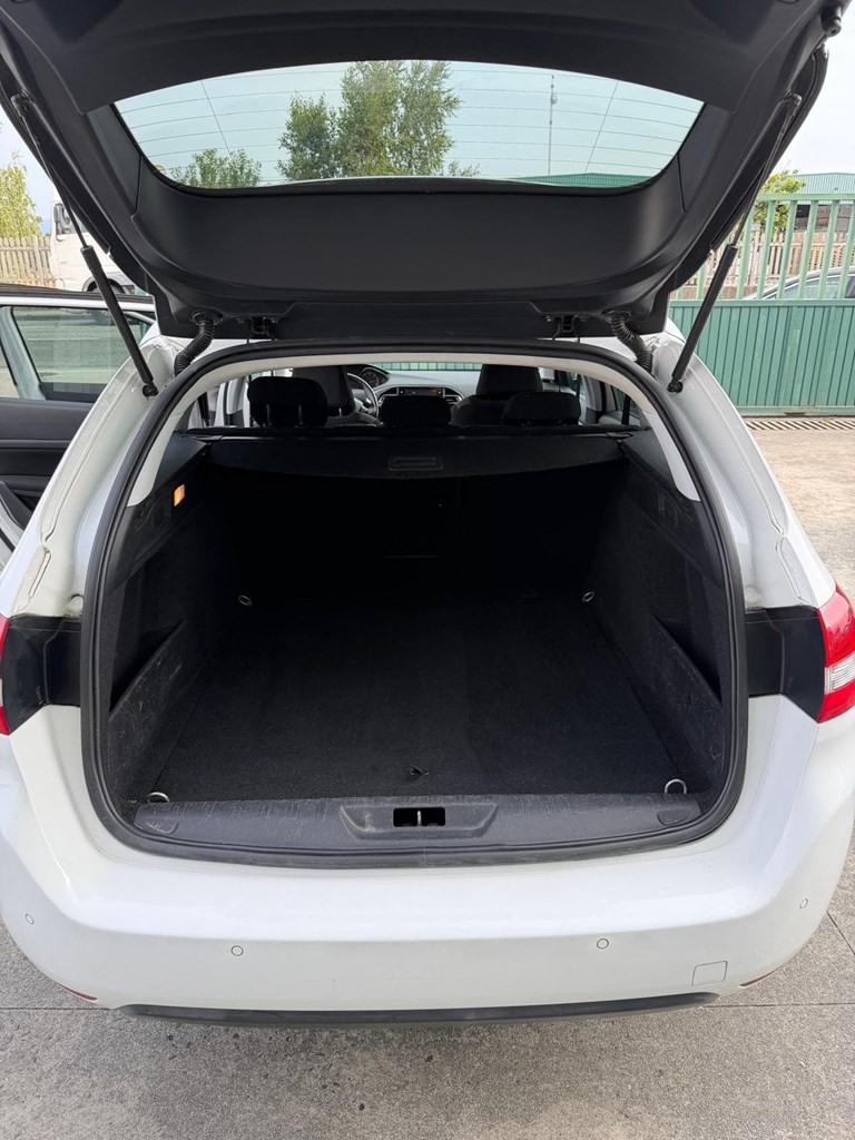 Foto 9 PEUGEOT 308SW 1,6 eHDI 120cv 6 vel.