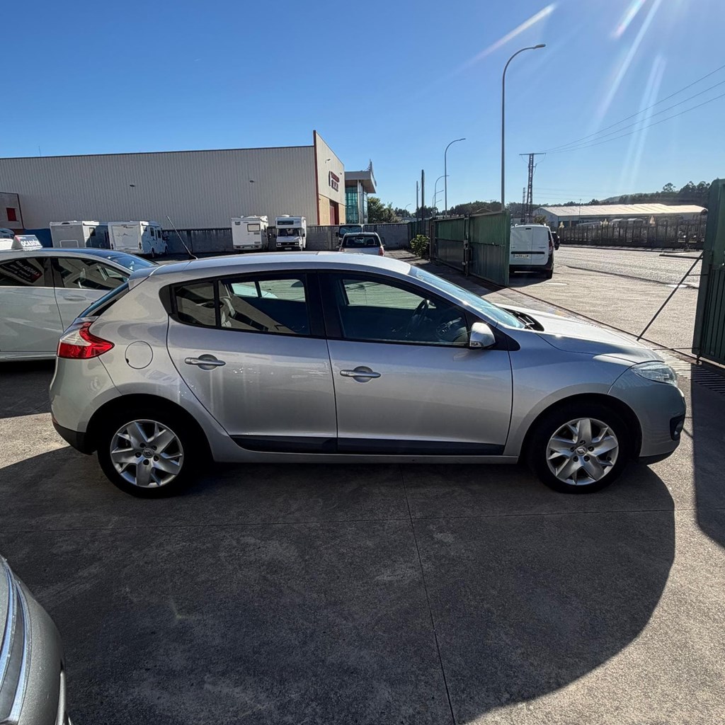 Foto 5 RENAULT MEGANE 1,5dCI 90cv 5p