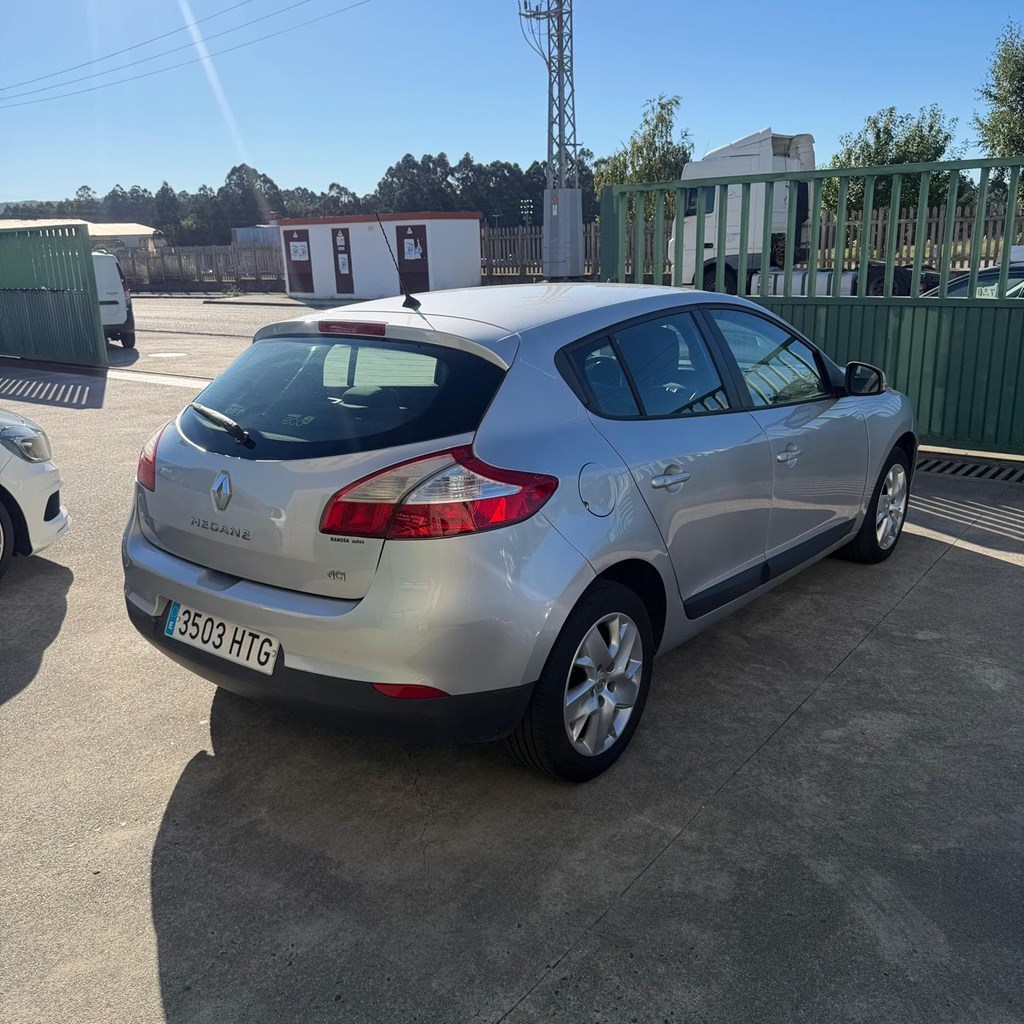 Foto 8 RENAULT MEGANE 1,5dCI 90cv 5p
