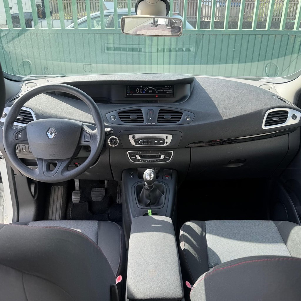 Foto 11 RENAULT SCENIC 1,5dCI 95cv