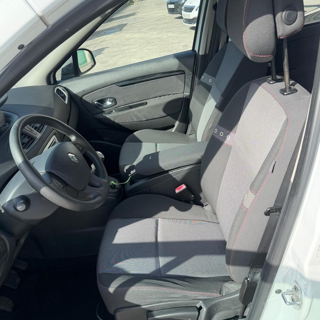 Foto 9 RENAULT SCENIC 1,5dCI 95cv