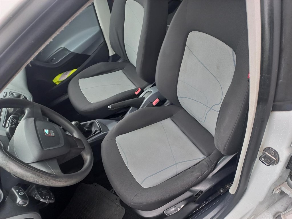 Foto 5 SEAT IBIZA 1,6TDI 105cv 5puertas
