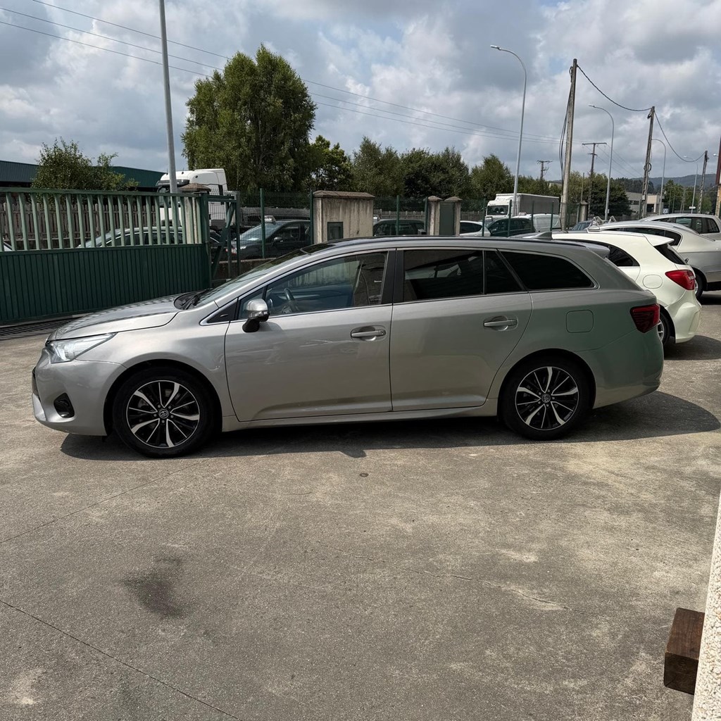 Foto 4 TOYOTA AVENSIS 2,0d D4D 150cv 6vel. SW