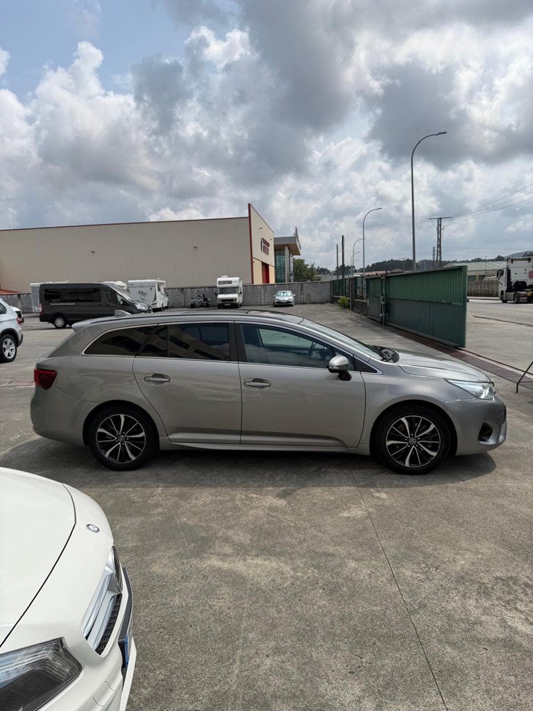 Foto 5 TOYOTA AVENSIS 2,0d D4D 150cv 6vel. SW
