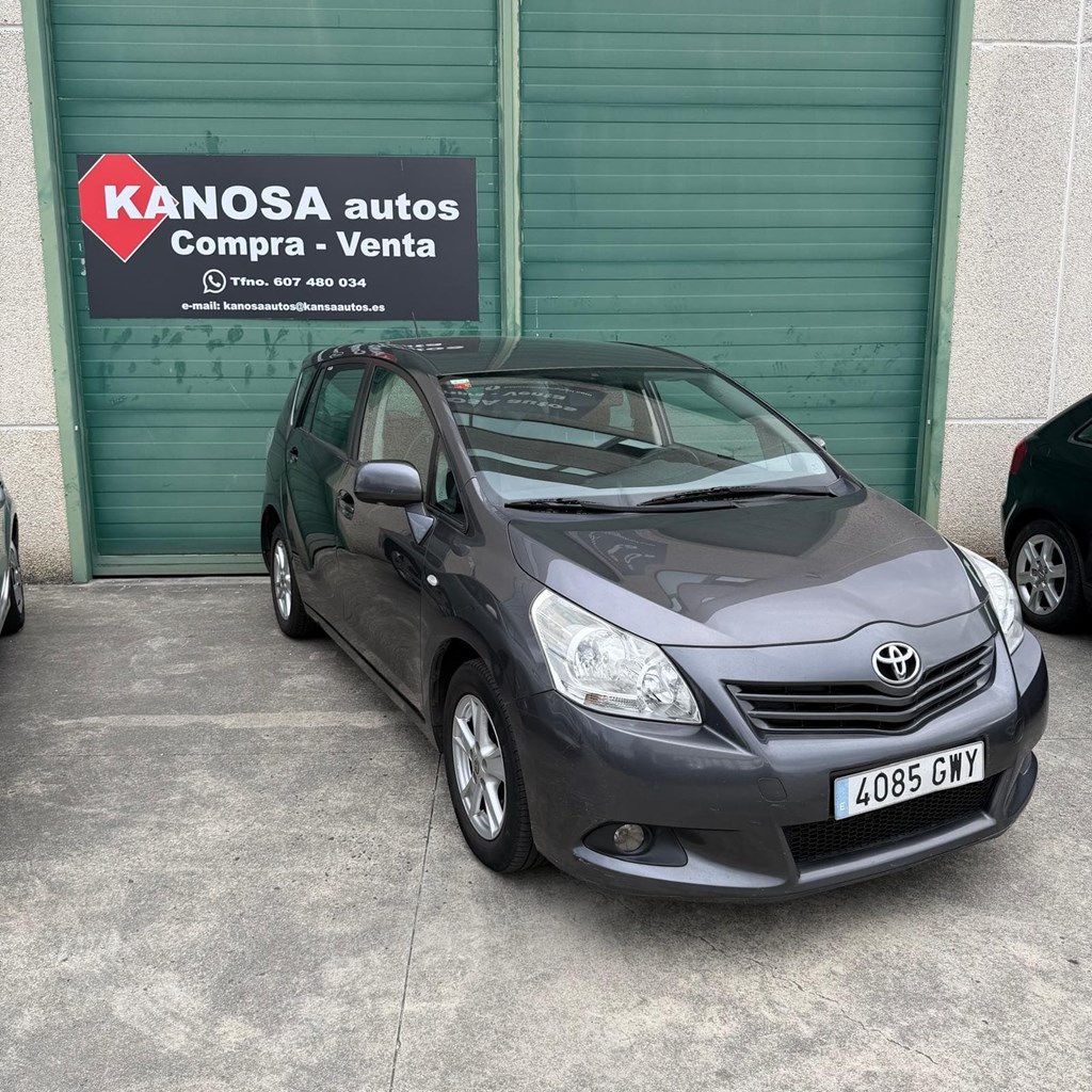 Foto 1 TOYOTA COROLLA VERSO 2,0d D4D 126cv