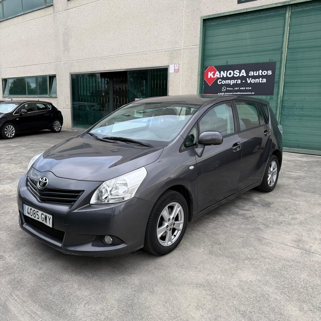 Foto 2 TOYOTA COROLLA VERSO 2,0d D4D 126cv