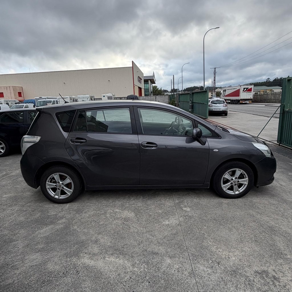 Foto 4 TOYOTA COROLLA VERSO 2,0d D4D 126cv