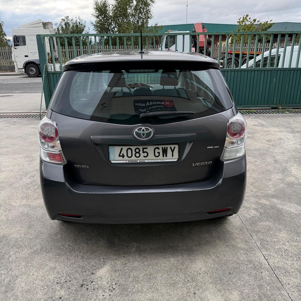 Foto 6 TOYOTA COROLLA VERSO 2,0d D4D 126cv