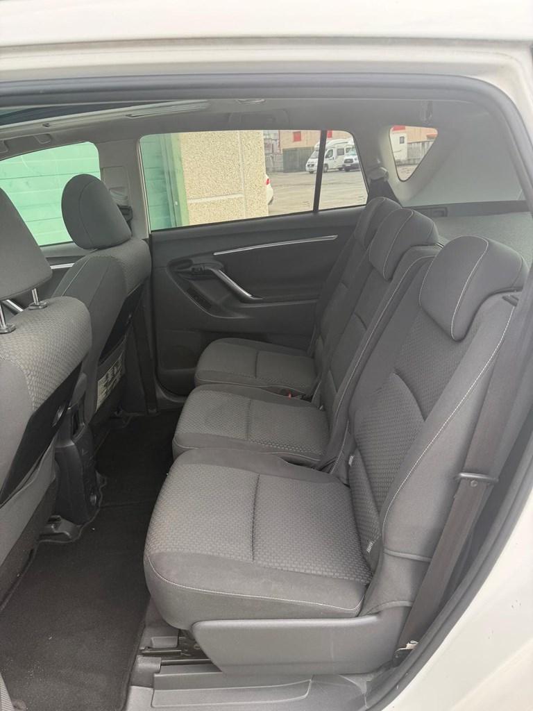 Foto 8 TOYOTA VERSO 2,Od D4D 124cv 5plazas Advance